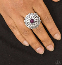 Load image into Gallery viewer, Daringly Daisy Purple Ring
