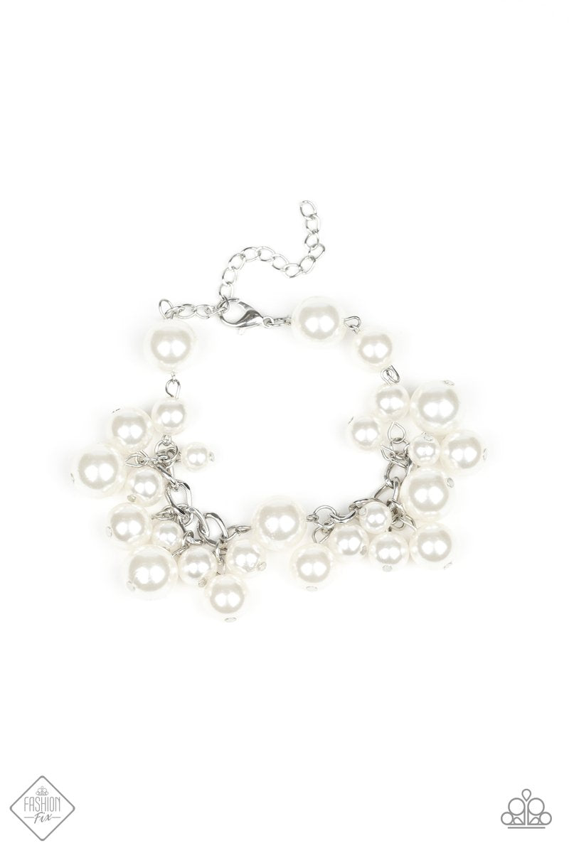 Girls In Pearls White Bracelet