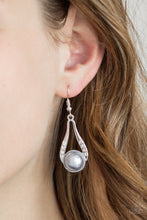 Load image into Gallery viewer, Headliner Over Heels Earring Silver
