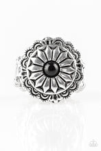Load image into Gallery viewer, Daringly Daisy Black Ring
